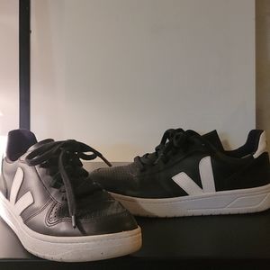 Veja V-10 Sneakers
